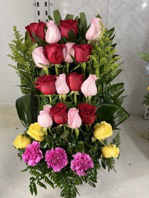 20 rosas grandes y claveles Hermoso