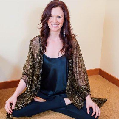 Jennifer's been teaching yoga for individuals, couples + groups in Seattle since 2014. Specialty: 1-on-1 Myofascial Roll+Release Sessions