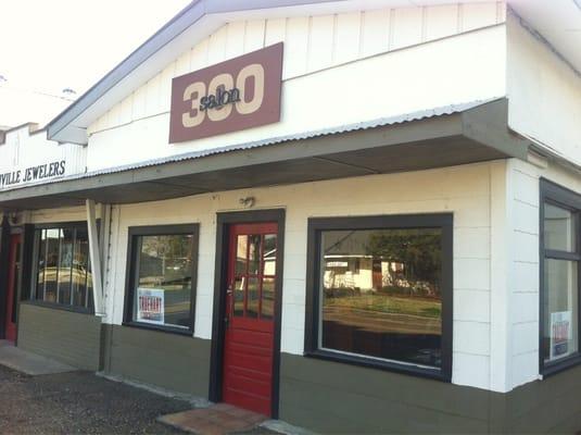 View of Hair Salon 300 from the front street! Off of Covington St. in Madisoville, LA