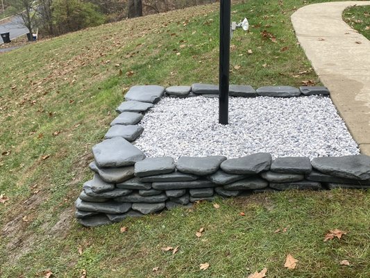 Stacked bluestone bed around light post