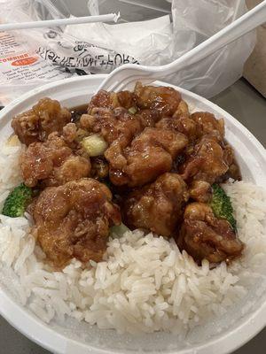 L8. General Tso's Chicken Lunch Special