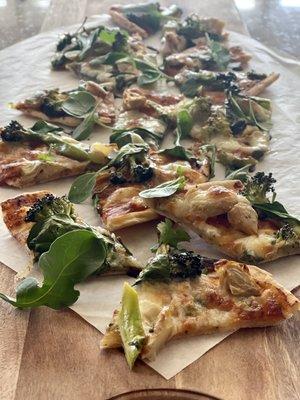 Spinach Mozzarella baby broccoli Pizza