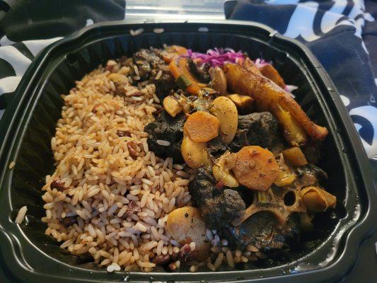 Oxtail, rice & peas with plantains