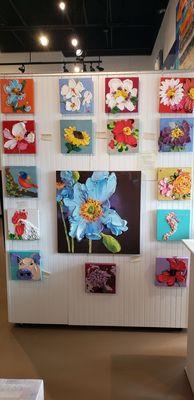 Beautiful flower art with many choices in the gallery