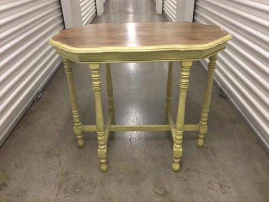 Beautiful gate-leg table.