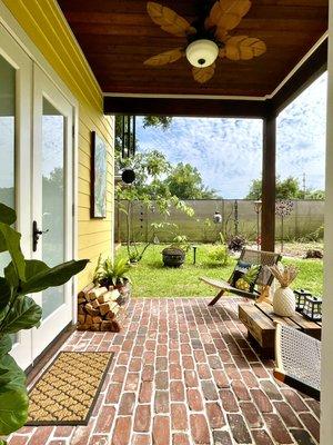 Confty Porch to relax and enjoy the central Florida weather.