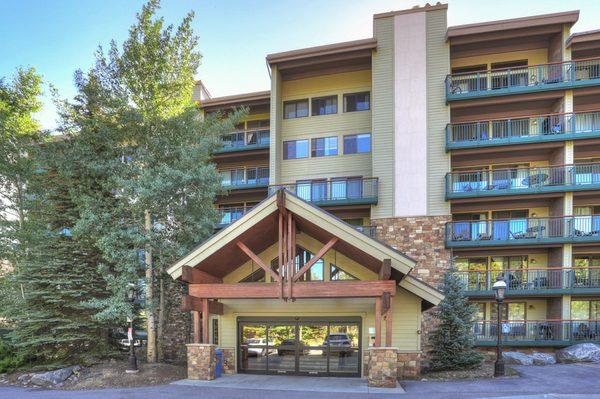 Trail End Condo #208
  Jump off the Quicksilver ski lift and into the hot tub. This ski-in/ski-out, 1bed/1bath in Breckenridge, Co $520,000