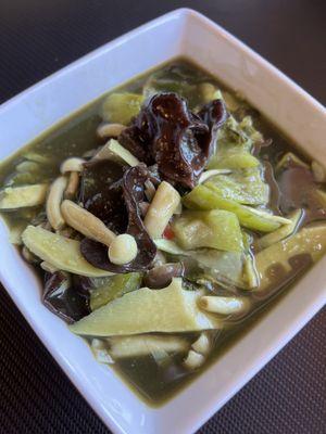 Kaeng nor mai (bam boo soup)