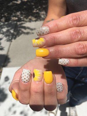 Sunflower nails