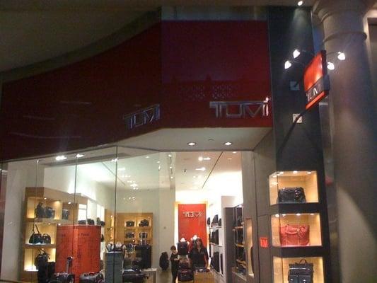 Tumi Forum Shops