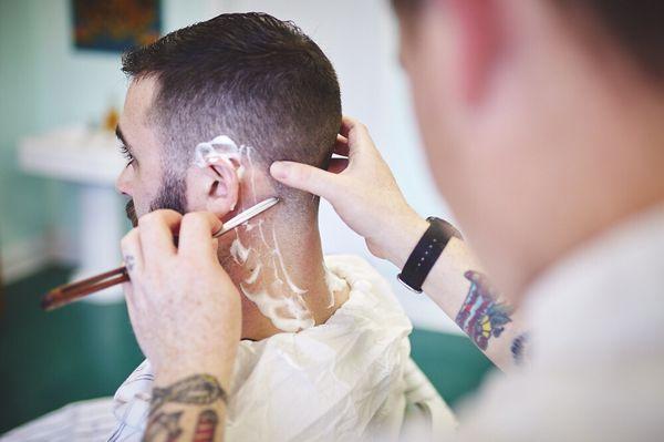 Traditional straight razor outline