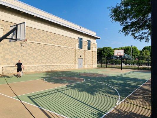 Outdoor court