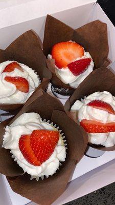 Strawberry shortcake cheesecake cupcakes