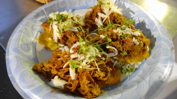 Ropa vieja con tostones