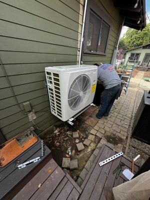 Heat-pump wall mounted.