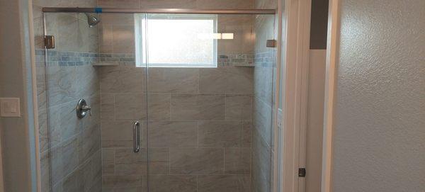 Frameless shower