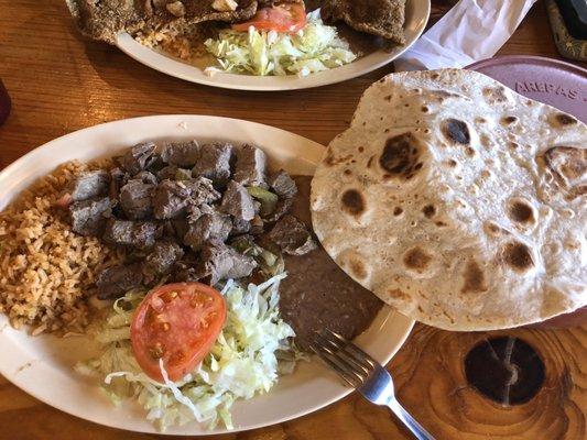 The guisado special plate...with one of their famous tortillas!