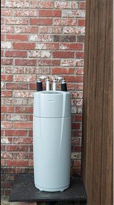 Whole house water filtration unit