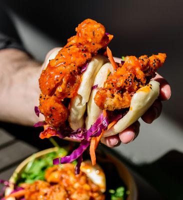 Korean chicken bao buns // @NOMTASTICFOODS