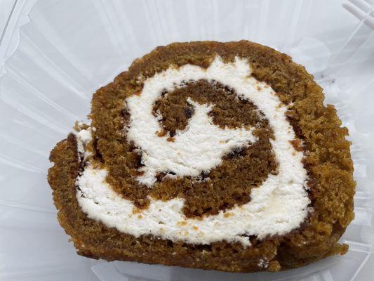 Gluten-free pumpkin roll with cream