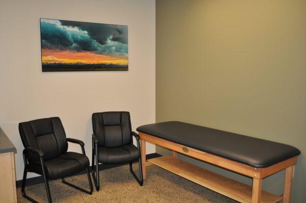 Front Range Orthopedics & Spine Frederick Exam Room