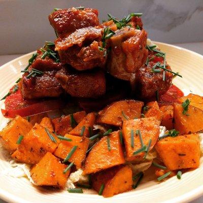 Riblets with Sweet & Spicy Heirloom Tomatoes Sauce.