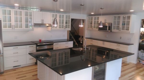 Beautiful black countertops!!