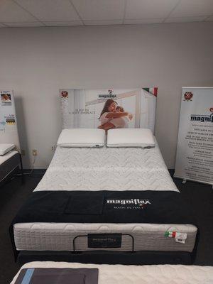 Magniflex Abbraccio 12" Mattress