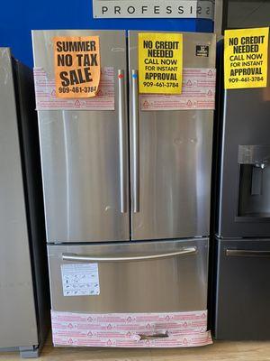 Purchased this refrigerator with no water dispenser does have ice maker and it has full mf warranty very satisfied (: