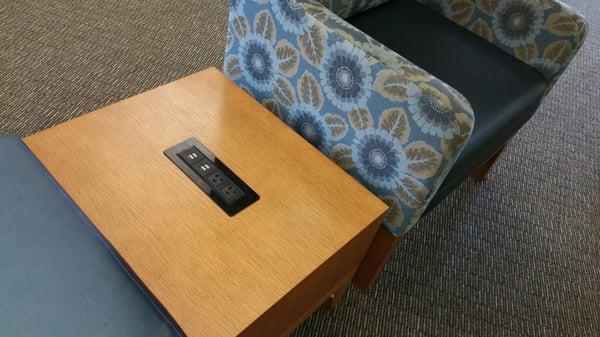 Power plugs & USB outlets everywhere! #chargeaholic @TampaHillsLib