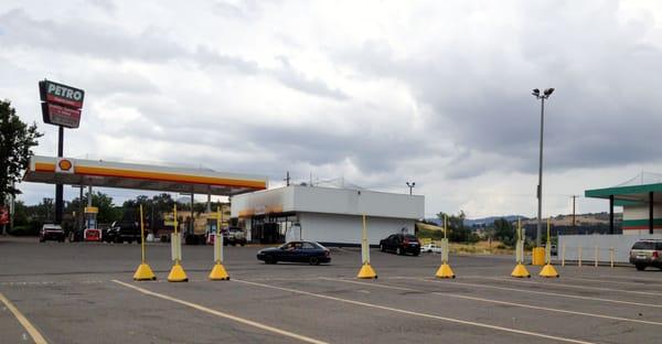 Lots of Parking at the Shell station that is part of the Petro/Iron Skillet Truck Stop in Phoenix.