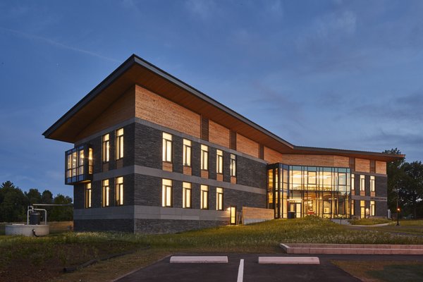 R.W. Kern Center, Hampshire College (Amherst, MA) 
 
 Photo by Robert Benson, courtesy of Bruner/Cott