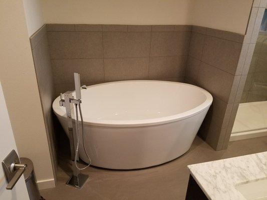 Bathtub and plumbing install by Platinum Choice Plumbing