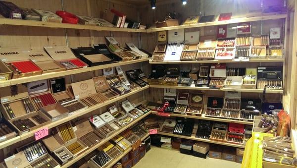 I&S Wine & Spirits Liquor Store in Chicago_Beer, Wine, Alcohol, Spirits, Vodka, Rum, Tequila, Great Selection of Cigars_Picture 5