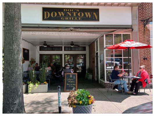 dog friendly with outdoor seating; great place for lunch for people watching on Washington St.