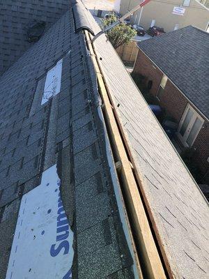 Ridge vent removal