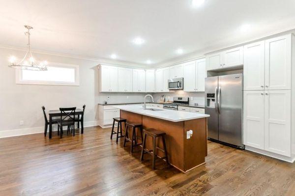 Open kitchen with granite island perfect for breakfast with the family #atlanta