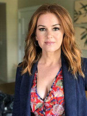 Hair and makeup by Ana Rivera for Isla Fisher.