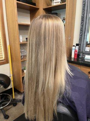 Blonding service with a root tap