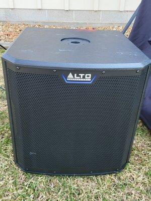 The Alto 2500 Subwoofer was created with 1 purpose. To deliver ground shaking bass with every song!