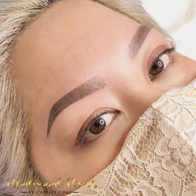 Ombré powder brows