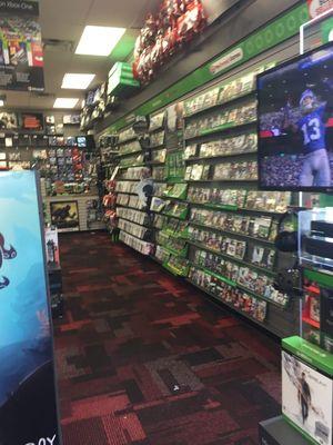 GameStop of Walpole -- Walpole Mall : 108 Providence Highway / Route 1, East Walpole            Interior