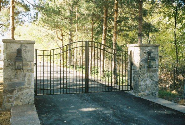 DOUBLE ARCH GATE