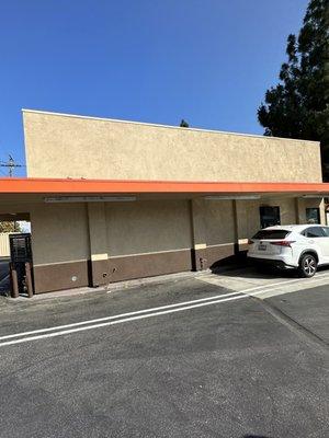 The Drive-Thru @ Glenoaks Blvd Dunkin' Donuts in Burbank CA.