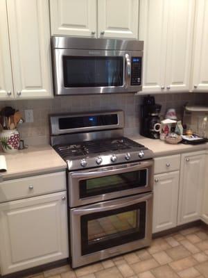 Kitchen Aid double oven gas range with over the range microwave.