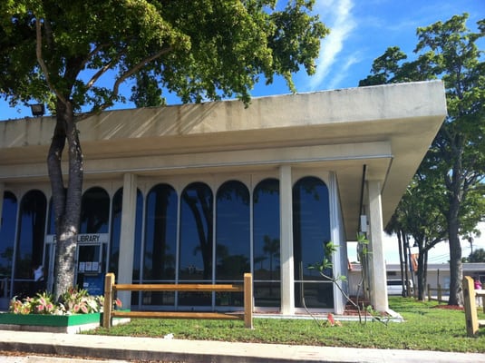 Lantana Public Library