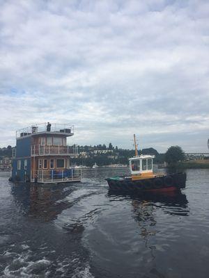 Tug Jethro with housebarge on Lake Union