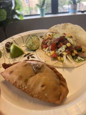 Tacos & empanada