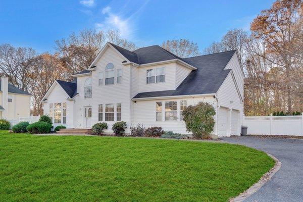 Under Contract: 4 Bed, 2.50 Bath Colonial in Coram