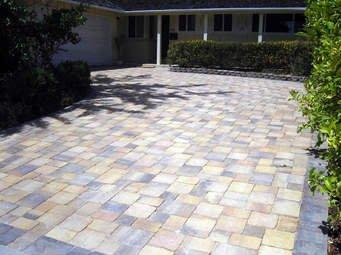 Drive way done in Old Town Cobble, mixed with harvest and pewter blend, soldier course border with 6x9" charcoal.